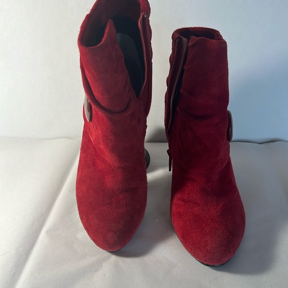 Vaneli Jessica Red Suede Ankle Booties - Picture 1 of 7